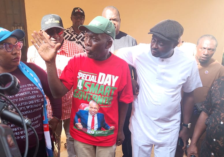 APC Chairman, Enugu State, Dr. Martins Chukwunweike, flanked by the deputy and Secretary, by the right and the left respectively, with the state youth leader, Basil Ojengwa behind