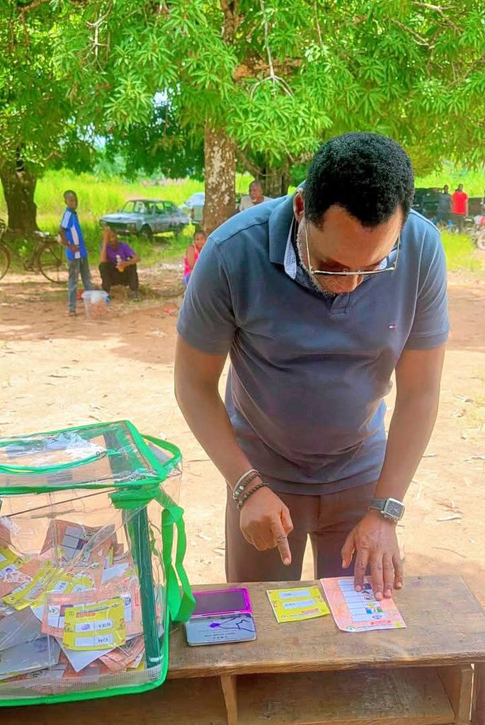 Ogbuekwe Casts Vote in Nkerefi