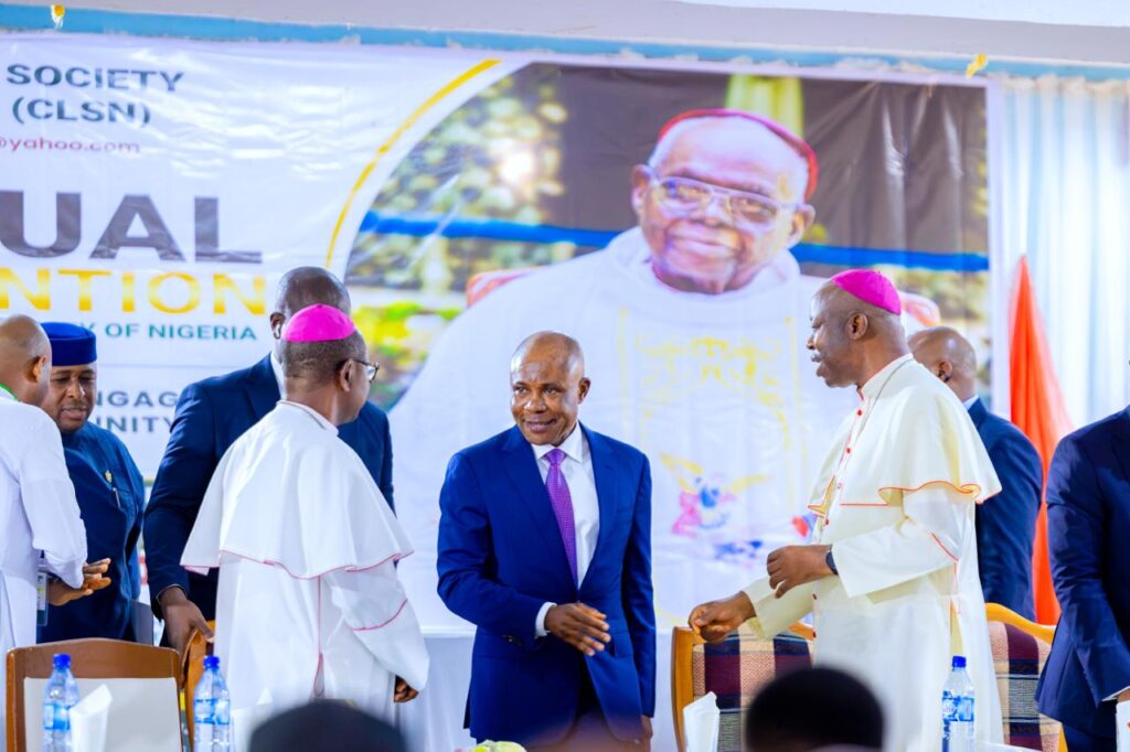 Governor Urges Church Schools to Embrace New Teaching Methods